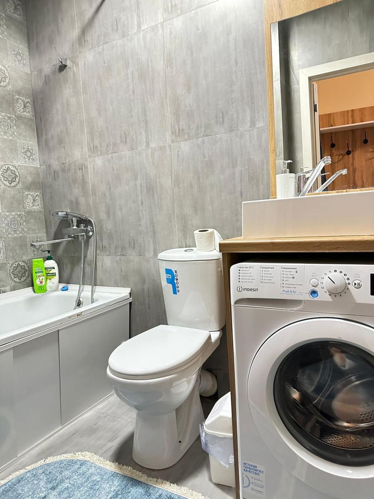 1-комнатная в новом жк возле центрального стадиона Apartment Almaty